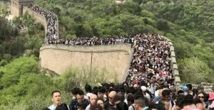 A dense crowd of visitors packed shoulder to shoulder along a section of the Great Wall